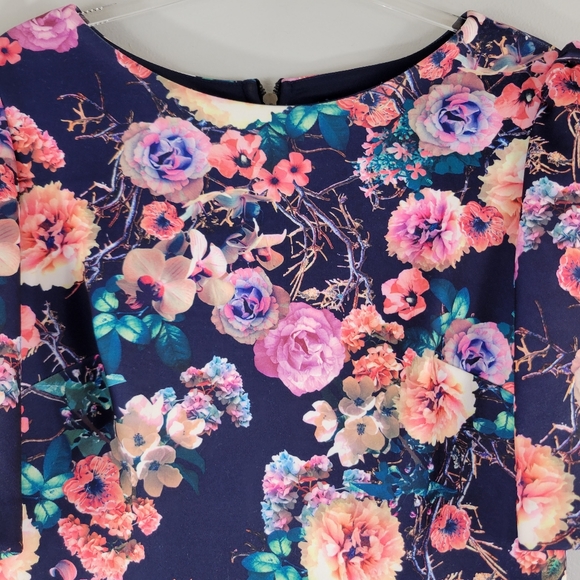 BETSEY JOHNSON navy floral jewel neck short sleeve stretchy sheath dress - Picture 2 of 9